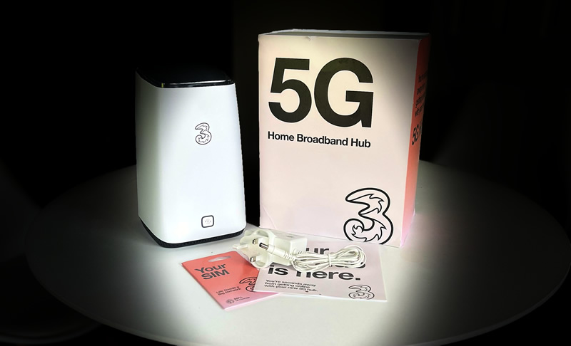 In the box - Three 5G Hub